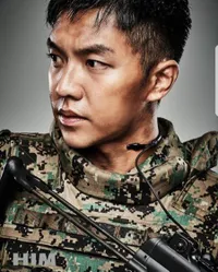 FOTO: Lee Seung Gi Jadi Model Majalah Militer, Ganteng & Manly