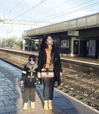 FOTO: Liburan Akhir Tahun Dian Sastro ke London Bareng Keluarga