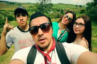 FOTO: Liburan Antimainstream David Naif, Ngamen di New Zealand