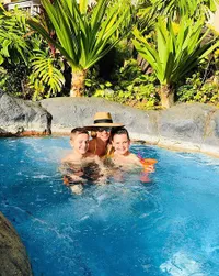 FOTO: Liburan di Hawaii, Britney Spears & Brondongnya Mesra