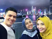 FOTO: Liburan Irwansyah - Zaskia Sungkar & Laudya di Hong Kong