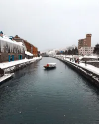 FOTO: Liburan ke Jepang, Enzy Storia Main Salju Bareng Sahabat
