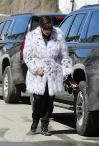 FOTO: Liburan Mewah Keluarga Kardashian, Seru Naik Snowmobile