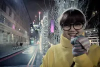 FOTO Liburan Sendirian ke London, Rina Nose Cantik dan Bahagia