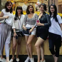 FOTO: Liburan Seru 5 Hot Mom di Thailand, Secantik Gadis Muda!