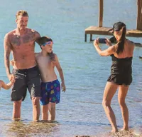 FOTO: Liburan Seru David & Victoria Beckham ke Pantai Yunani