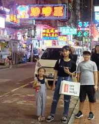 FOTO: Liburan Seru Keluarga Mona Ratuliu di Hong Kong Disneyland