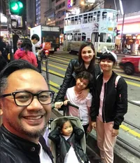 FOTO: Liburan Seru Mona Ratuliu dan Anak-Anak di Hong Kong