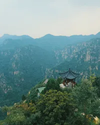 FOTO: Liburan Seru Yura Yunita Nikmati Alam Beijing 