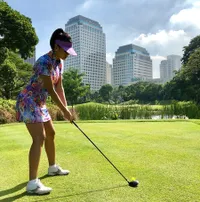 FOTO: Like A Pro, Seperti Ini Aksi Farah Quinn Saat Bermain Golf