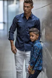 FOTO: Lucu, Cristiano Ronaldo Jr Jadi Model Bareng Sang Ayah