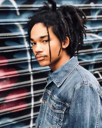 FOTO: Luka Sabbat, Model Keren Brondong Baru Kourtney Kardashian