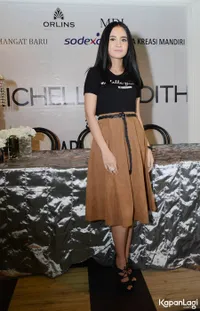FOTO: Makin Cantik, Michelle Ziudith Pasarkan Baju Rancangannya