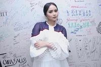 FOTO Makin Dewasa, Begini Pesona Cantik & Gaya Elegan Gita Gutawa