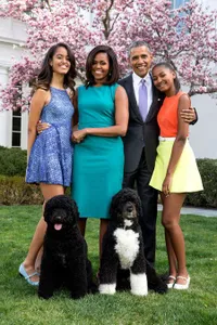 FOTO: Makin Dewasa, OOTD 2 Putri Presiden Obama Fashionable Abis