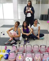 FOTO: Makin Kompak, Ketika Geng Mama Sederhana Olahraga Bareng