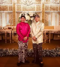 FOTO Malam Midodareni Panji Trihatmodjo - Varsha Strauss, Bahagia