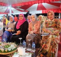 FOTO: Manggung Bareng Ungu, Pasha Pakai Baju Dinas Wakil Walikota