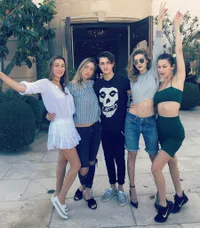FOTO: Manis! Rayakan Ultah, Gigi Hadid Undang Keluarga Zayn Malik