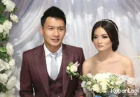 FOTO Manis! Resmi Menikah, Fendy Chou Kecup Mesra Stella Cornelia