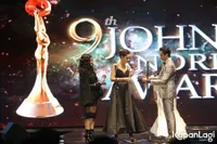 FOTO: Marsha Timothy-Vino Menangkan 2 Piala Johnny Andrean Awards