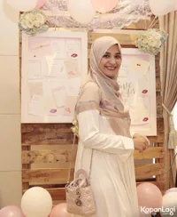 FOTO: Masih Beri ASI, Shireen Sungkar Belum Bisa Puasa Tahun Ini