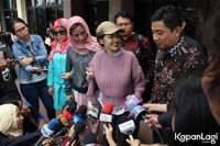FOTO: Masih Pakai Infus, Julia Perez Penuhi Panggilan Kepolisian