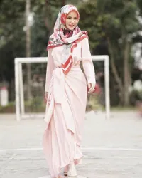FOTO Matching Dengan Hijab, Deretan Dress Unik Elegan Angel Lelga