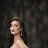 FOTO: Maternity Shoot, Begini Pose & Gaya Elegan Atiqah Hasiholan