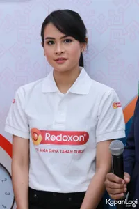 Foto Maudy Ayunda, Shopping di Supermarket Aja Cantik Banget