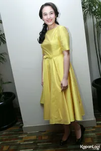 FOTO: Memakai Gaun Kuning Ini, Chelsea Islan Terlihat Mirip Belle