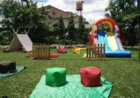 FOTO: Meriahnya Aqiqah Anak Tya Ariestya Ala Backyard Party