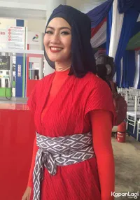 Foto Merry Putrian, Kini Berhijab dan Sudah Menikah Diam-Diam