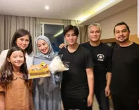 FOTO: Meski Mantan, Bukti Annisa Trihapsari dan Sultan Djorghi Tetap Akrab Banget dengan Adjie Pangestu