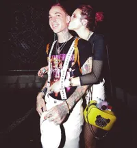 Foto Mesra Bella Thorne & Blackbear, Bukti Sudah Pacaran?