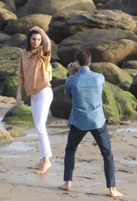 FOTO: Mesra, Kendall Jenner Digendong Cowok Ganteng di Pantai