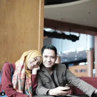 FOTO: Mesra Sederhana, Dude Harlino-Alyssa Soebandono Bikin Iri!
