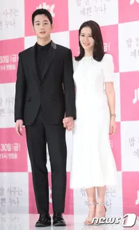 FOTO: Mesranya Jung Hae In - Son Ye Jin di Drama dan Preskon!