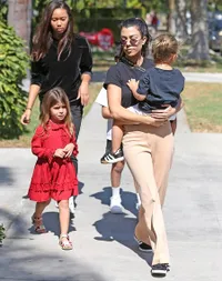 FOTO: Minggu Pagi, Kourtney Kardashian Quality Time Bareng Anak