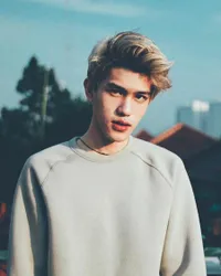 FOTO: Mirip Oppa-Oppa Korea, Julian Jacob Ganteng Berambut Silver