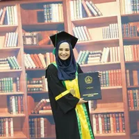 FOTO: Momen Bahagia Wisuda Shireen Sungkar Setelah Kuliah 6 Tahun