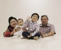 FOTO: Momen Bersama SBY dan Cucunya, Penuh Kehangatan