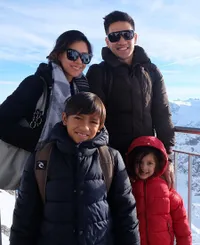 FOTO: Momen Hangat Andrew White, Nana Mirdad dan Kedua Anaknya