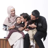 FOTO: Momen Kebersamaan Keluarga Teuku Wisnu dan Shireen Sungkar