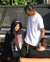 FOTO: Momen Mesra Manja Kylie Jenner & Travis Scott di Miami