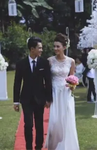 FOTO: Momen Paling Mesra Pernikahan Dahlia Poland & Fandy, Sweet!