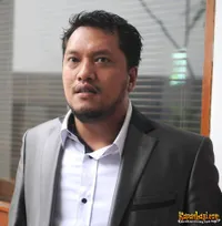 FOTO: Momen Pengacara Ahmad Dhani Sindir Keras Farhat Abbas