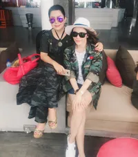 FOTO: Momo Geisha Ikut Geng Kepompong Liburan ke Bali