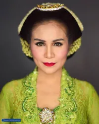 FOTO: Momo Geisha Setelah Prosesi Siraman, Cantik Berkebaya Hijau