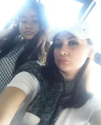 FOTO: Mona Ratuliu & Putri Pertamanya Davina, Bagai Kakak Adik 